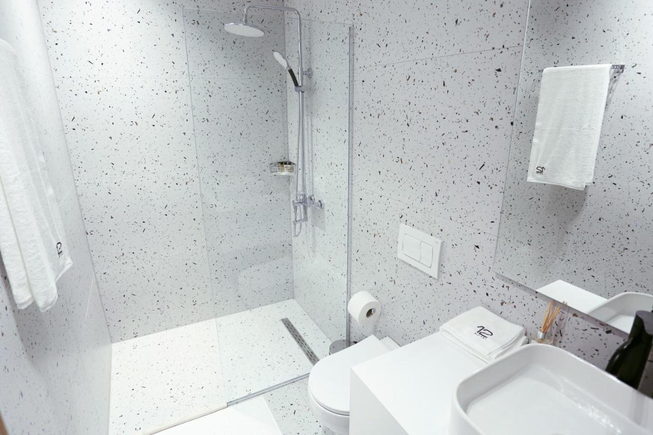 Hotel 12 Gjakova Экстерьер фото