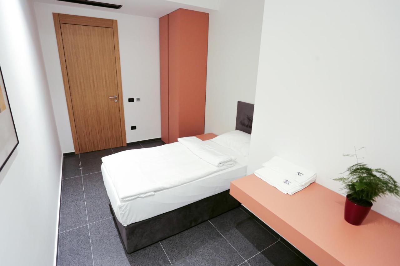 Hotel 12 Gjakova Экстерьер фото