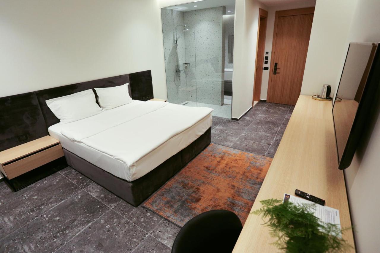 Hotel 12 Gjakova Экстерьер фото