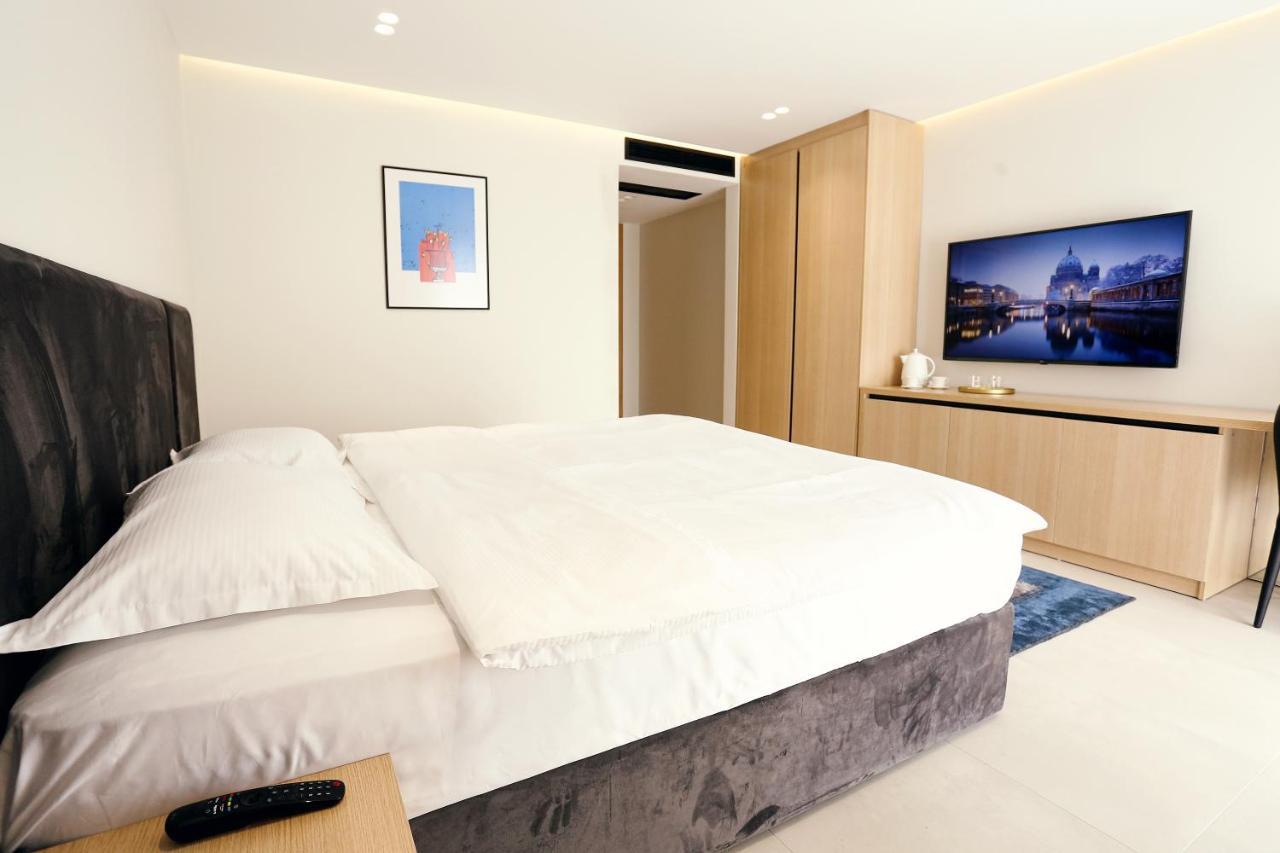 Hotel 12 Gjakova Экстерьер фото