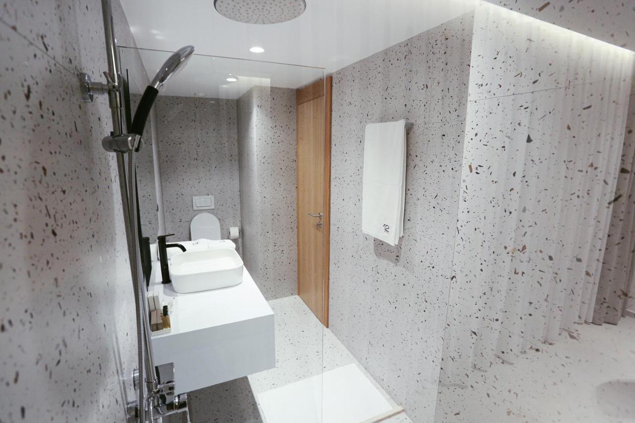 Hotel 12 Gjakova Экстерьер фото
