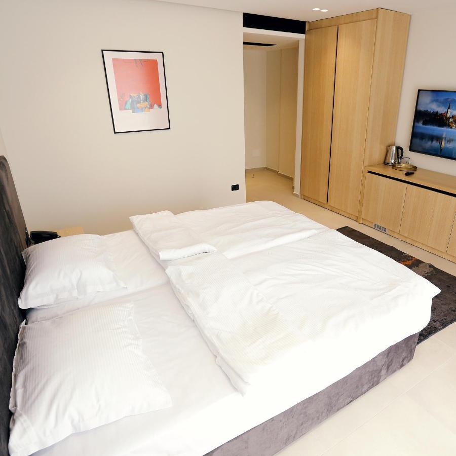 Hotel 12 Gjakova Экстерьер фото